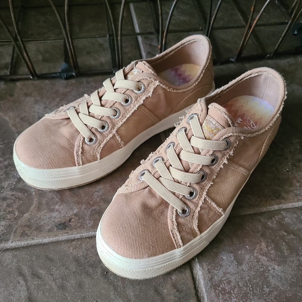 Sneakers Blowfish Malibu Slip On Tan Canvas Shoes Size 7.5
